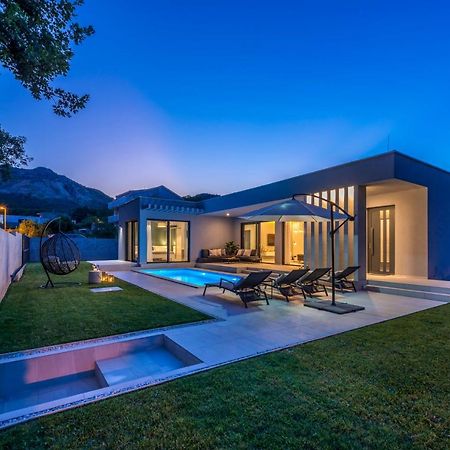 Villa Oasis - Your Luxury Home Away From Home Celopeci Exterior foto