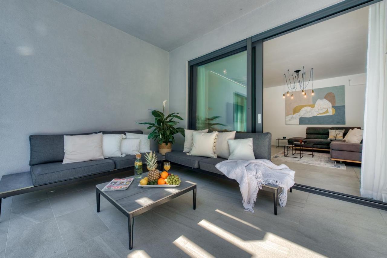 Villa Oasis - Your Luxury Home Away From Home Celopeci Exterior foto